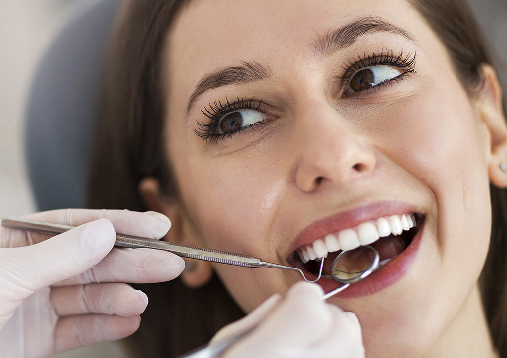 Dr. Pohl Prophylaxe Zahnarztpraxis Bergisch Gladbach gesunde Zähne natürliches Lächeln